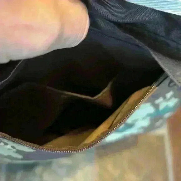 Hunting World 4th Edition Borneo Charity Tote Bag - EUC - Picture 9 of 15